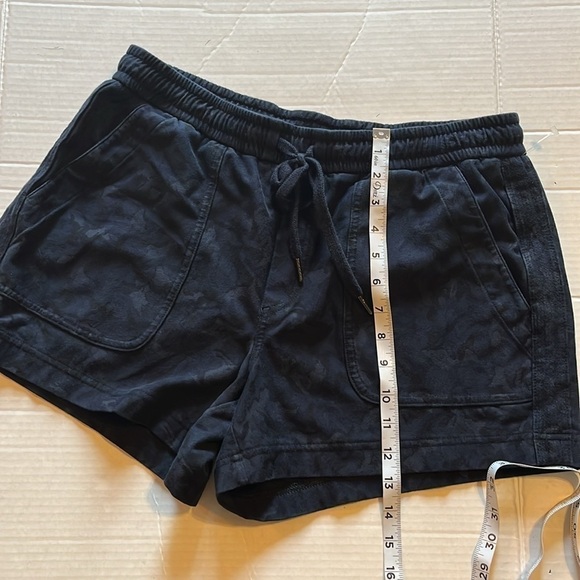 Athleta-12-Blue camo farallon shorts-elastic waistband with drawstring. - Picture 10 of 16